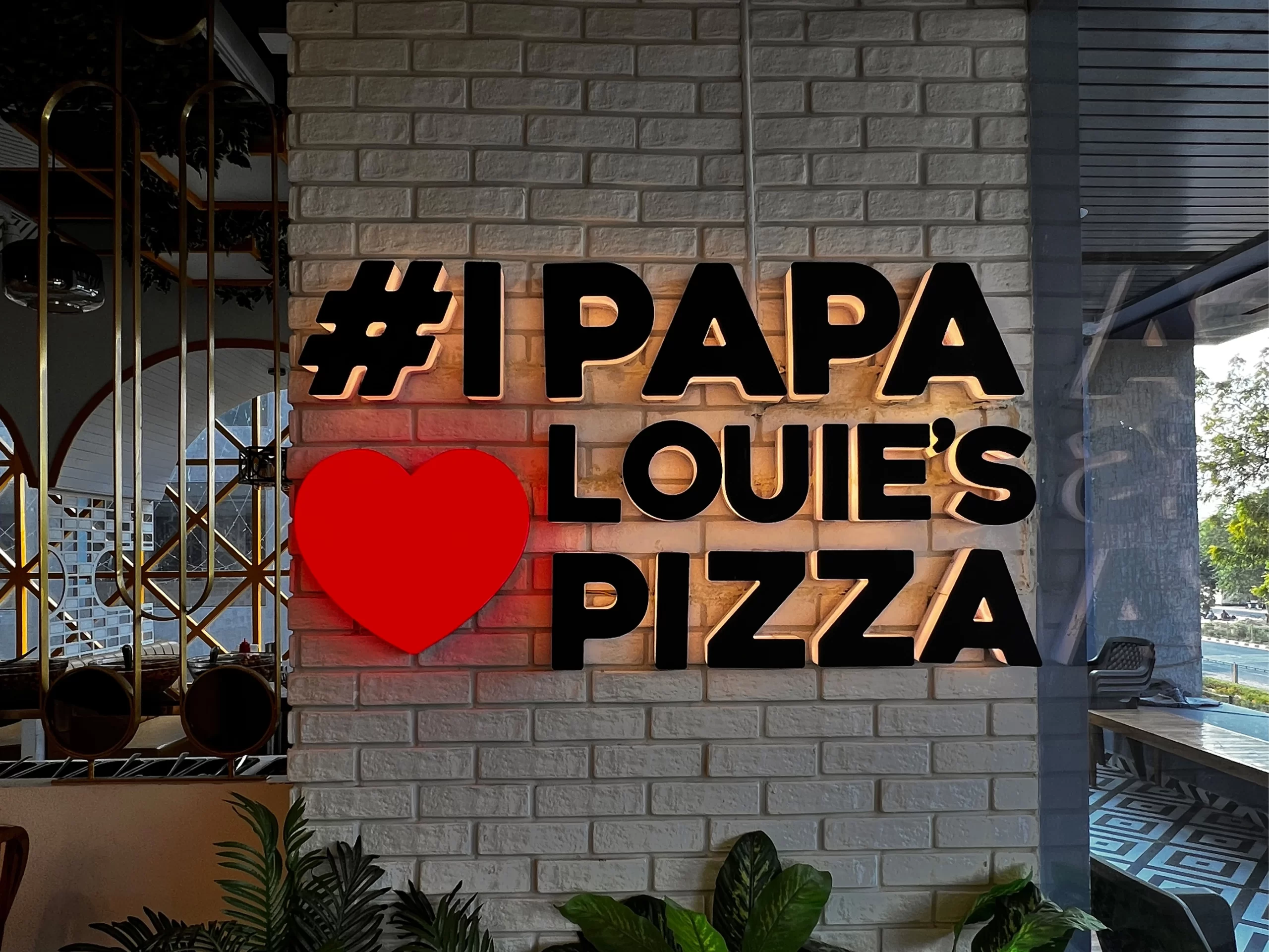 You are currently viewing Papa Louise