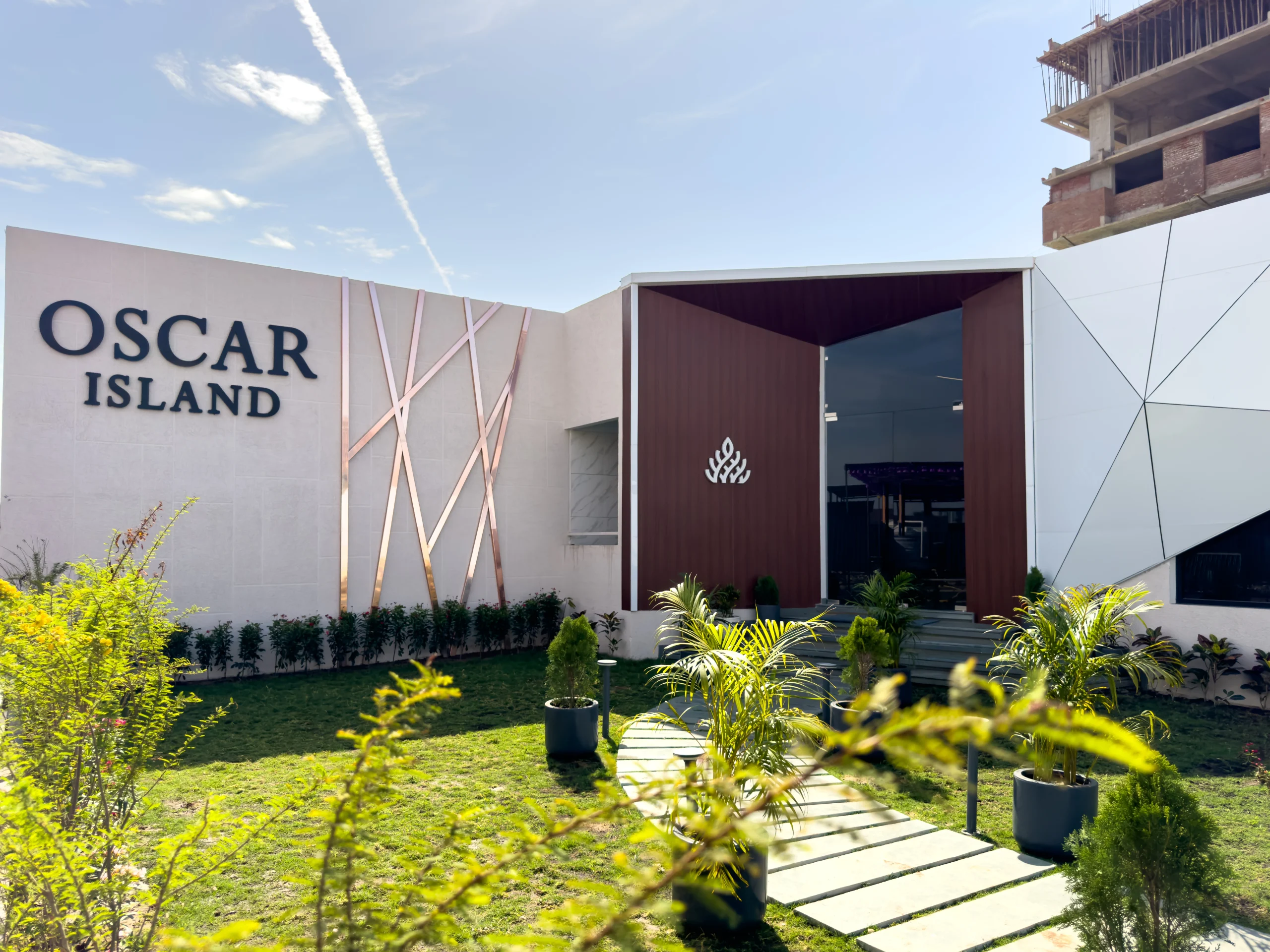 Read more about the article The OSCAR ISLAND: 1000 Sq Ft Luxurious Office Interior Design in Nikol, Ahmedabad